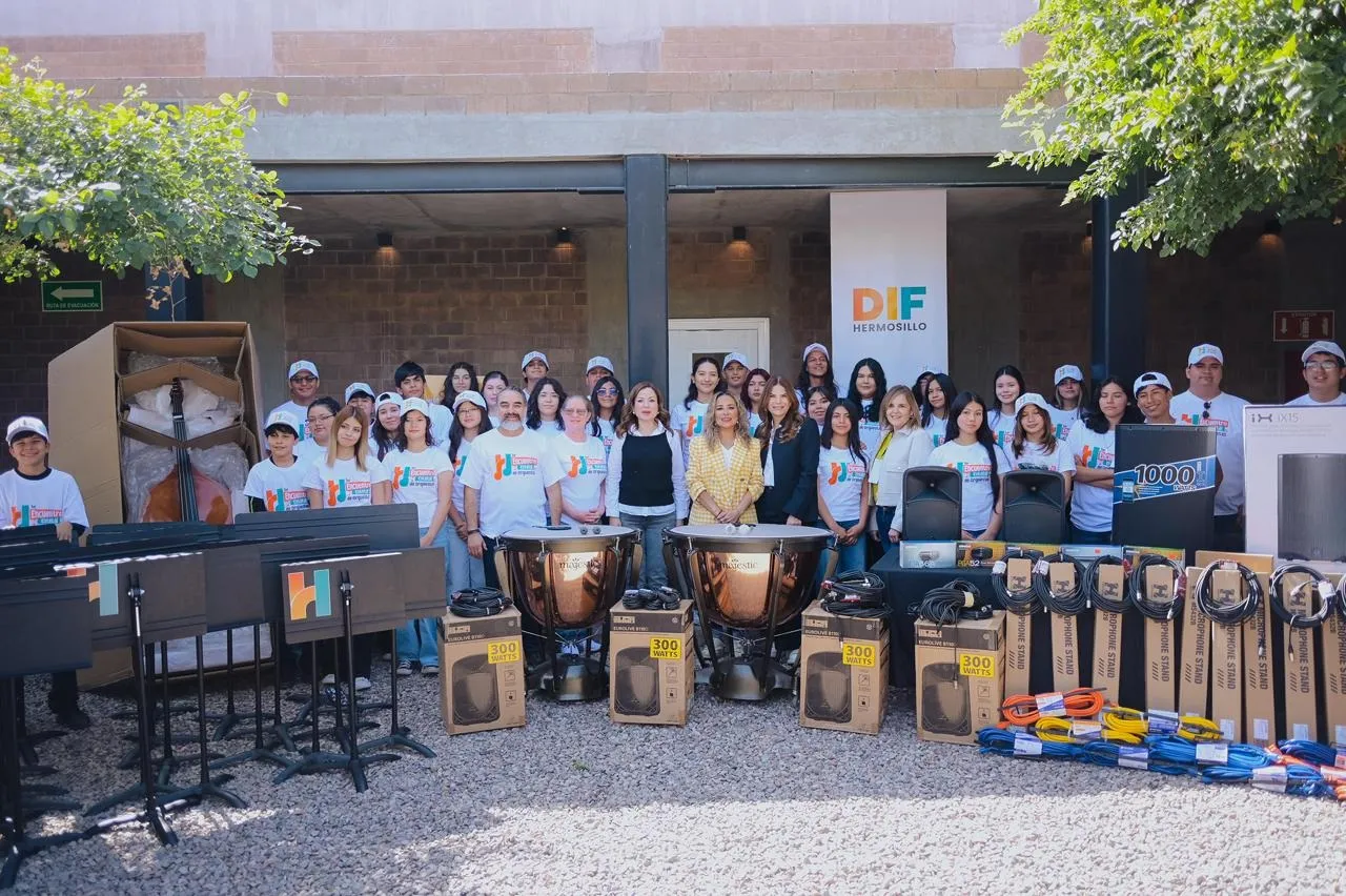 Patty Ruibal atestigua entrega de 150 instrumentos a Orquesta Infantil y Juvenil de DIF Hermosillo
