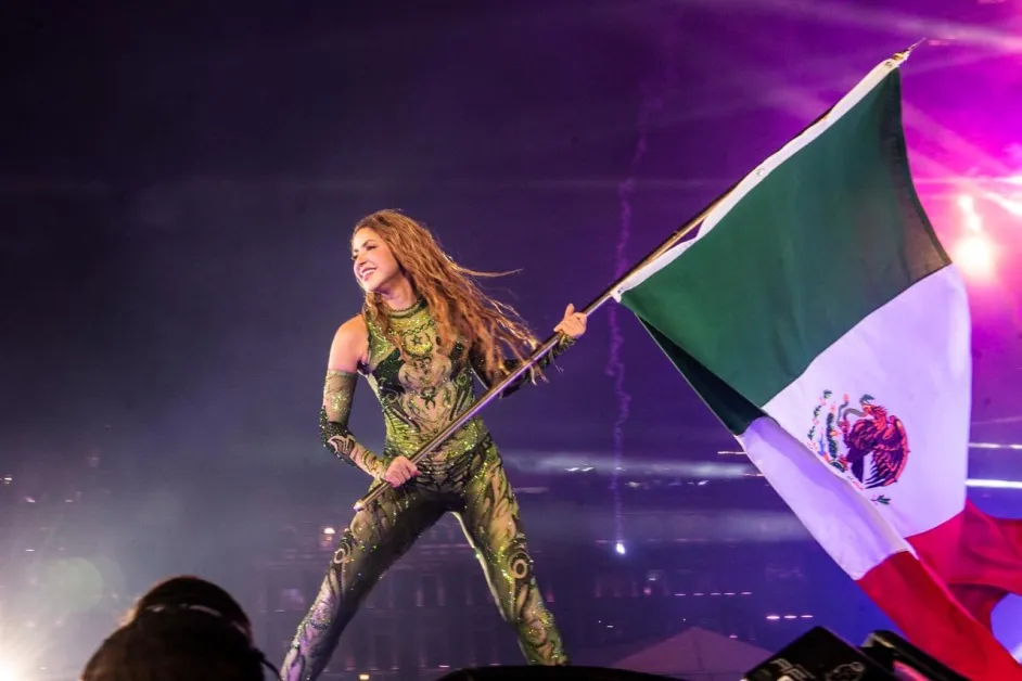 Shakira rompe récord en el Zócalo con 400 mil asistentes y cierra su gira en México